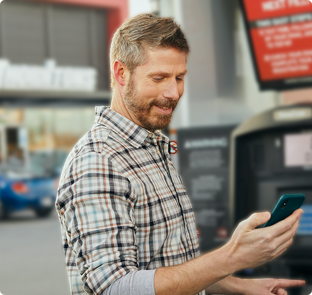 Customer using the earnify app at the pump
